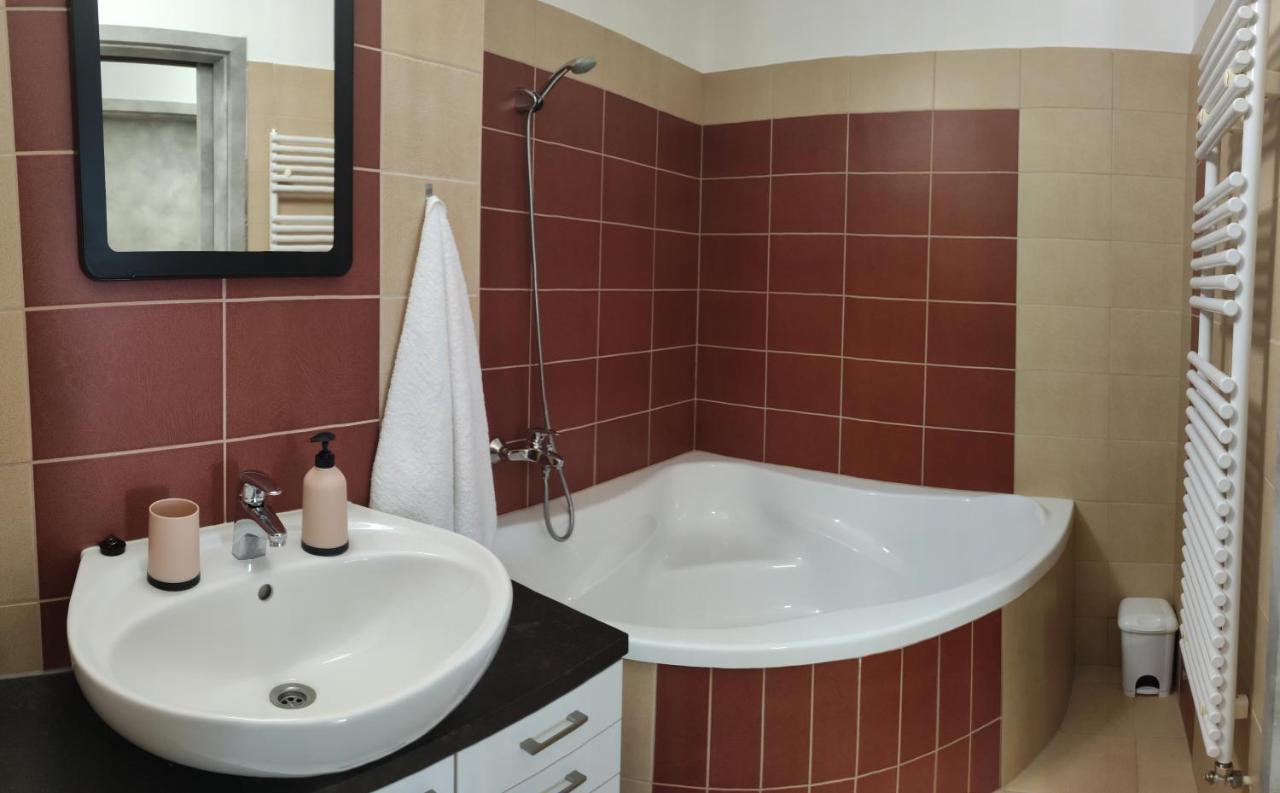 Ikon Apartman Hajdúszoboszló Esterno foto